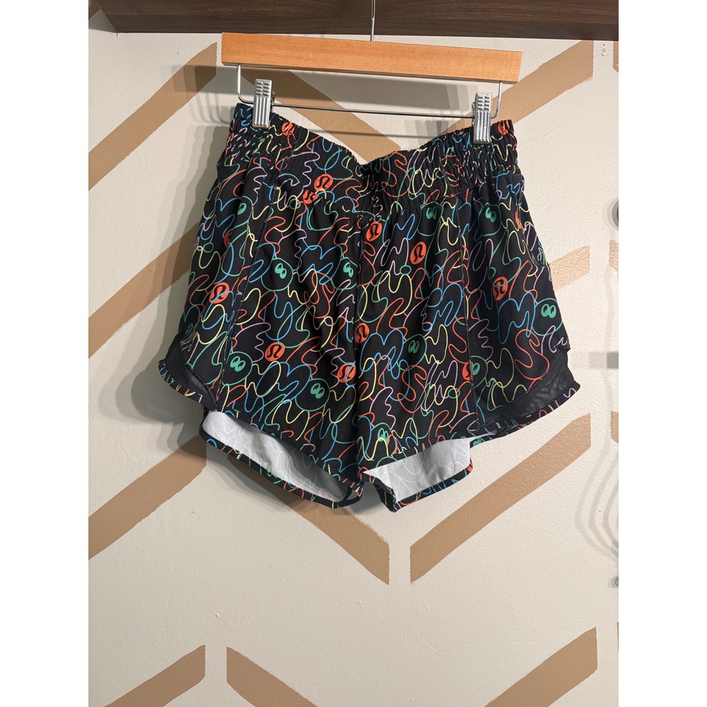 Lululemon Hotty Hot Shorts Women 6 Black Electric Multi Doodle Print High Rise